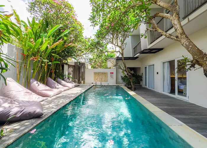 Hola Seminyak (Bali)
